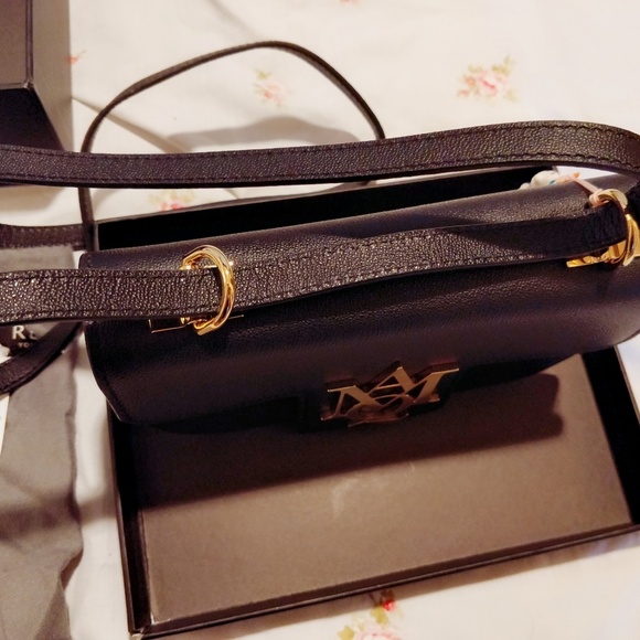 Authentic Alexander McQueen
Insignia
Leather bag - Picture 7 of 8